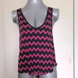 3/$15 Casual chevron funky sleeveless Pink black high low satin  tank sz small